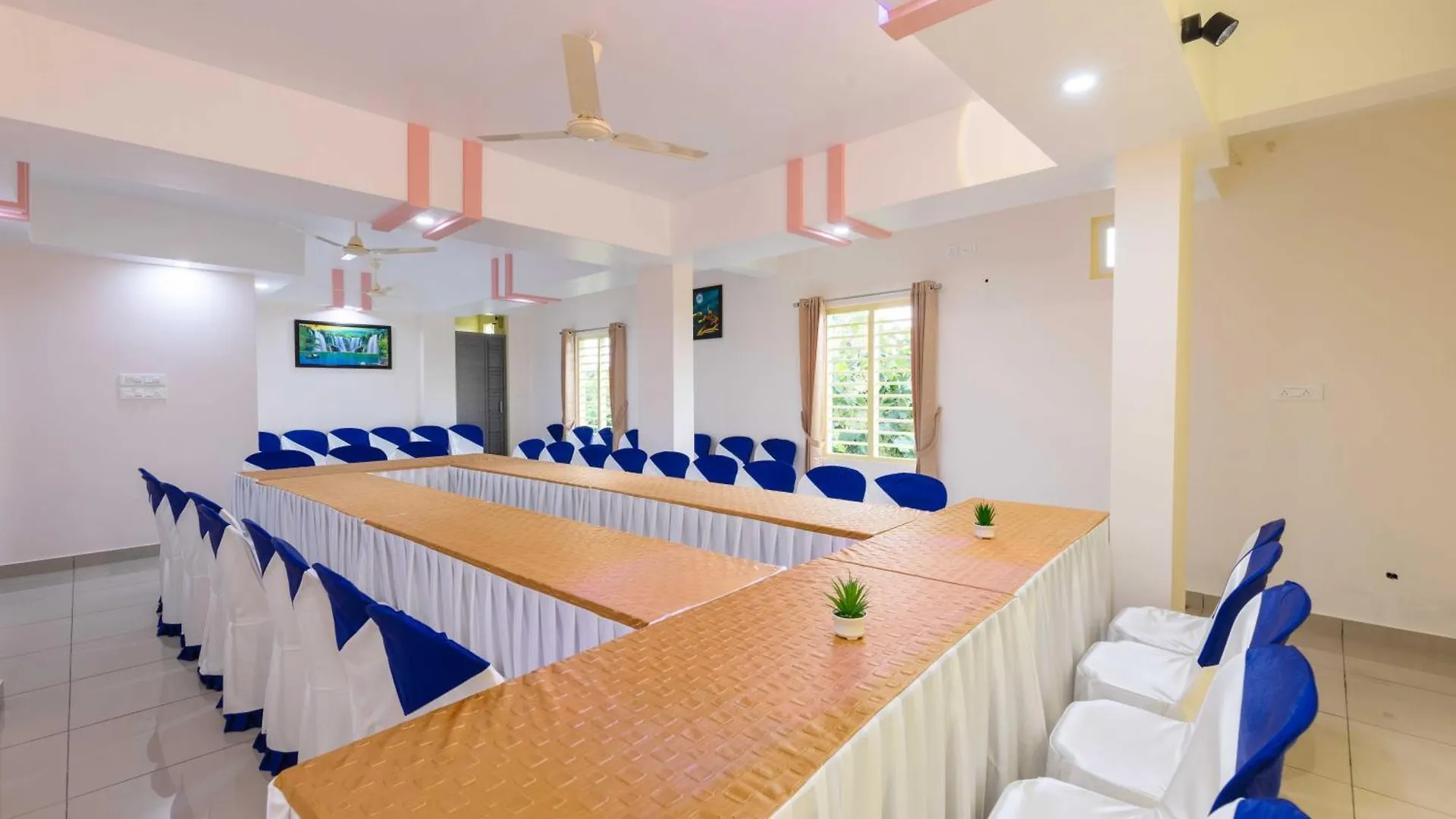 Treebo Airsuite Airport Hotel Kochi