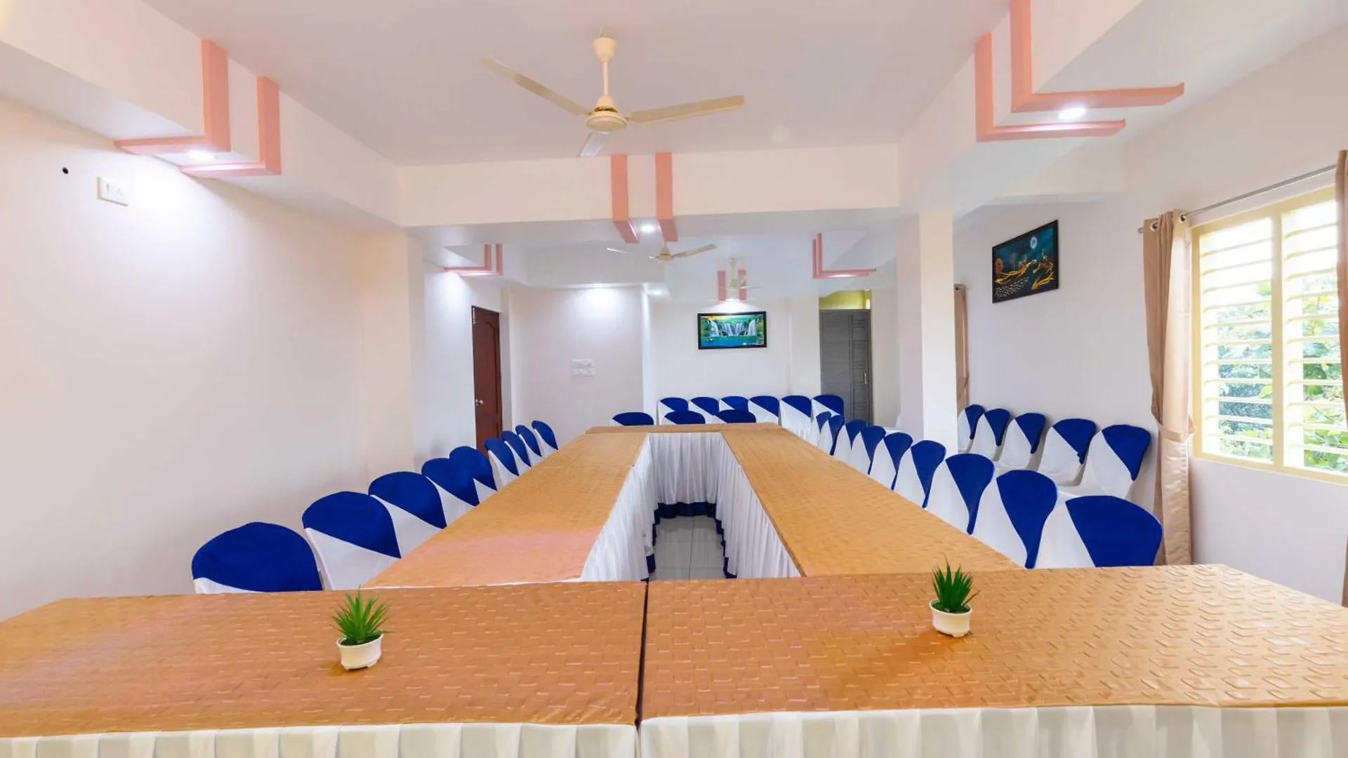 Treebo Airsuite Airport Hotel Kochi 3*,  India